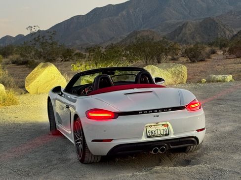 Used 2024 Porsche 718 Boxster RWD image 5