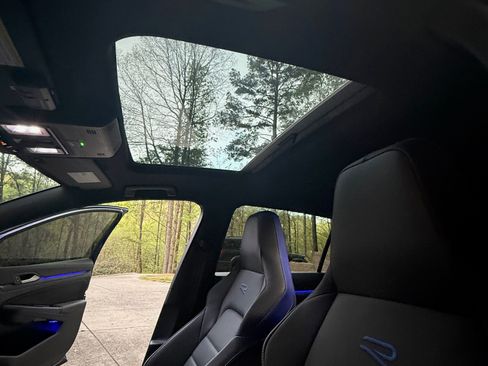 Used 2024 Volkswagen Golf R image 10