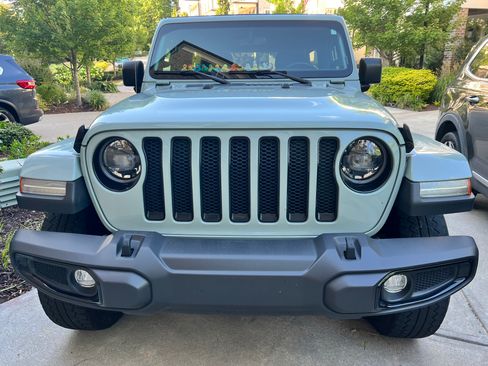 Used 2023 Jeep Wrangler Unlimited Sahara AWD/4WD image 2
