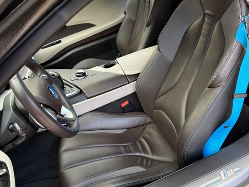 Used 2019 BMW i8 Roadster image 5