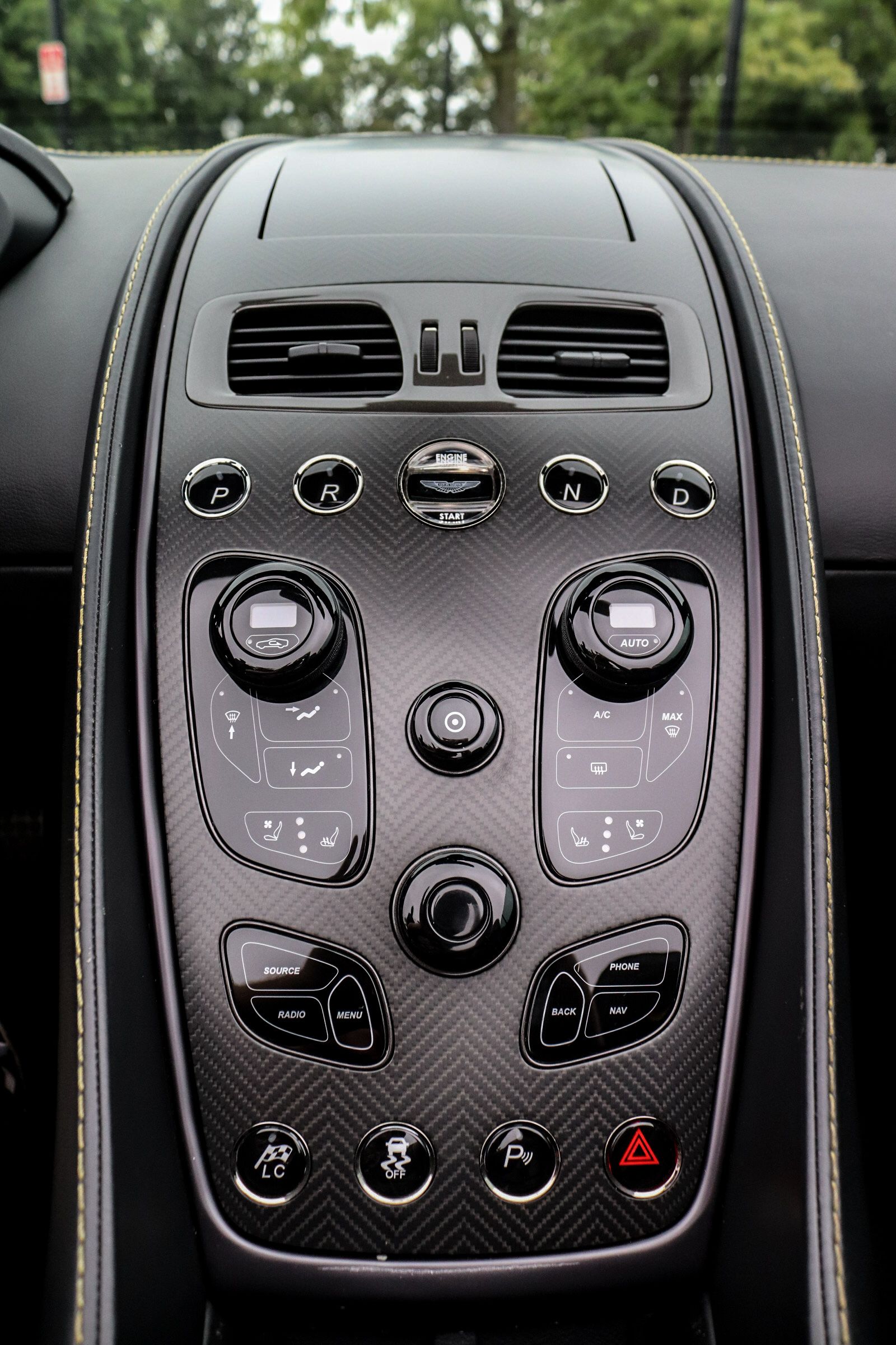 Used 2015 Aston Martin Vanquish Volante RWD image 23