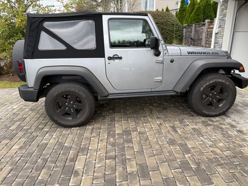Used 2016 Jeep Wrangler Sport image 12