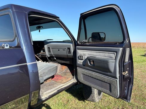 Used 1993 Dodge D/W Truck 250 image 12