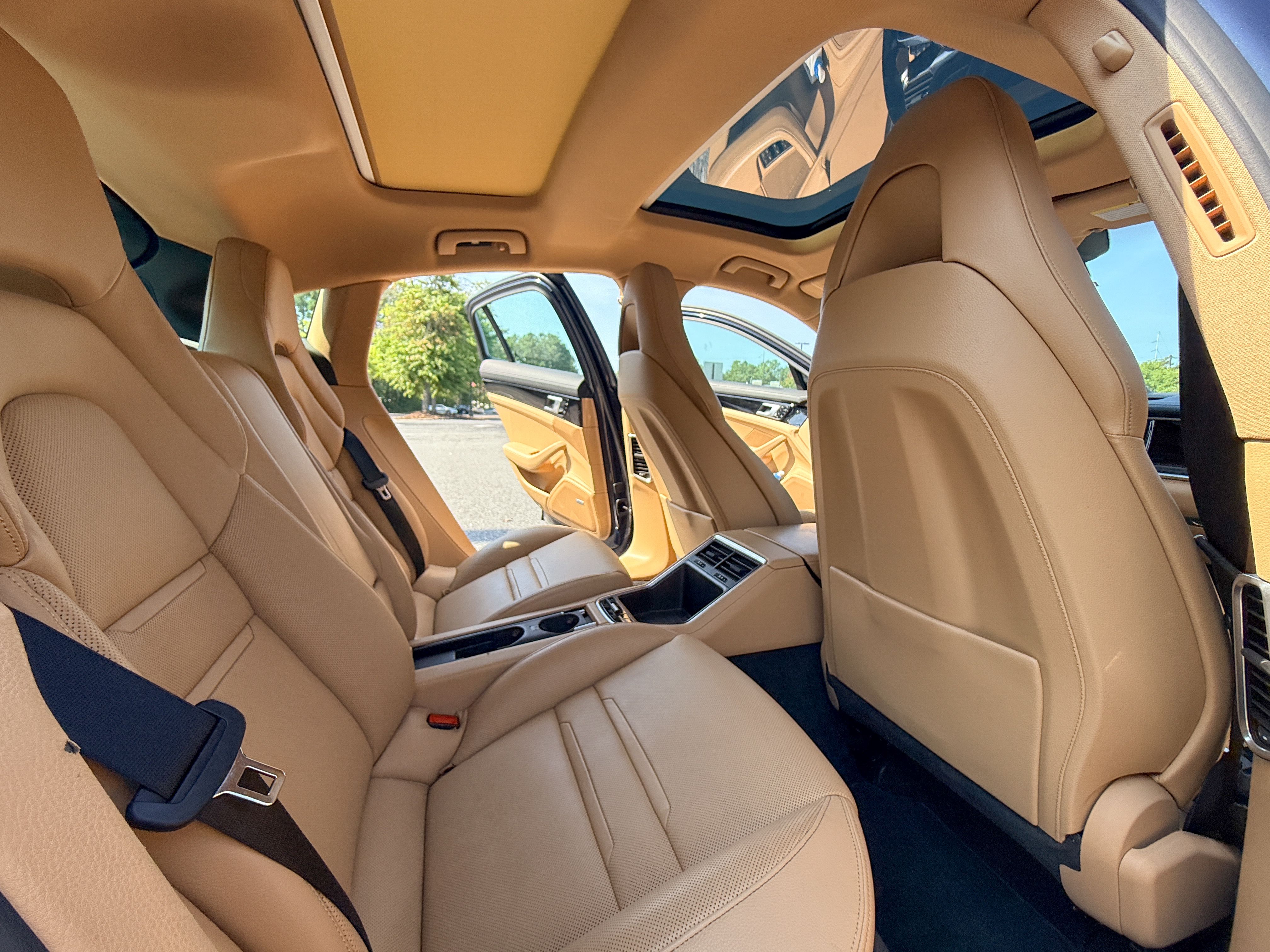 Used 2018 Porsche Panamera image 27