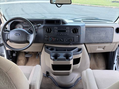 Used 2013 Ford E-350 and Econoline 350 XLT RWD image 21