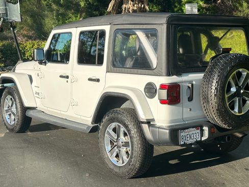 Used 2018 Jeep Wrangler Unlimited Sahara image 5