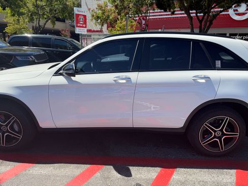 Used 2022 Mercedes-Benz GLC 300 4MATIC image 5