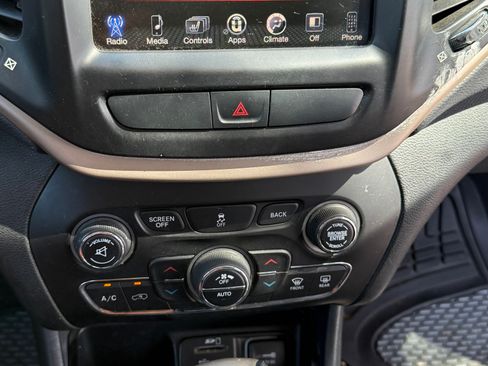 Used 2016 Jeep Cherokee Limited FWD image 10