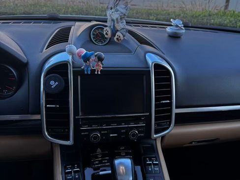 Used 2016 Porsche Cayenne image 11