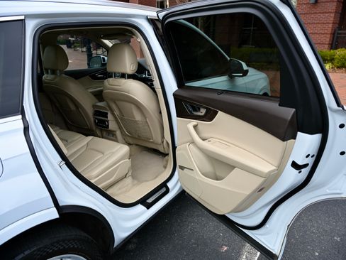 Used 2018 Audi Q7 3.0T Prestige w/ Prestige Package image 13