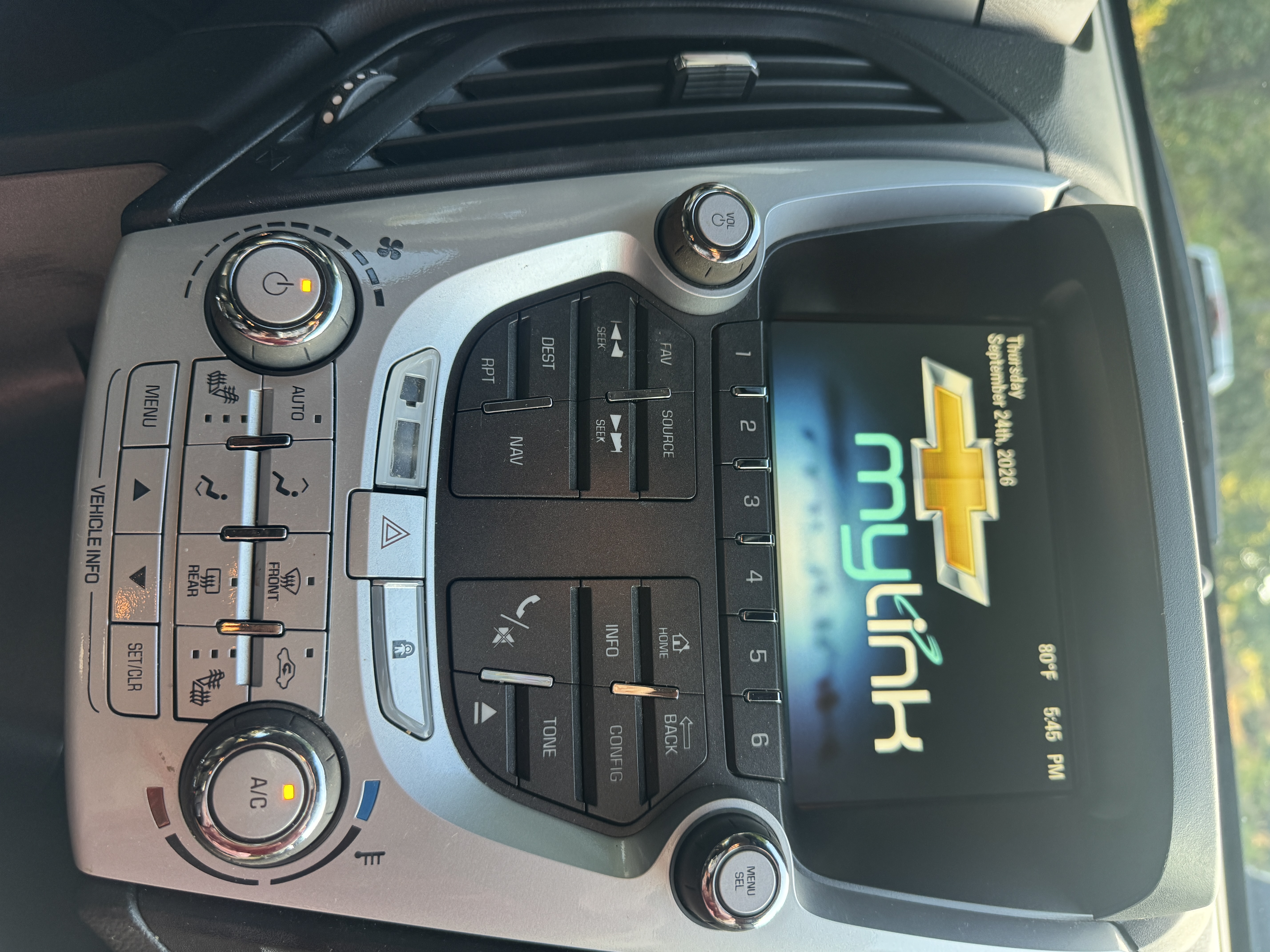 Used 2015 Chevrolet Equinox LTZ AWD/4WD image 18