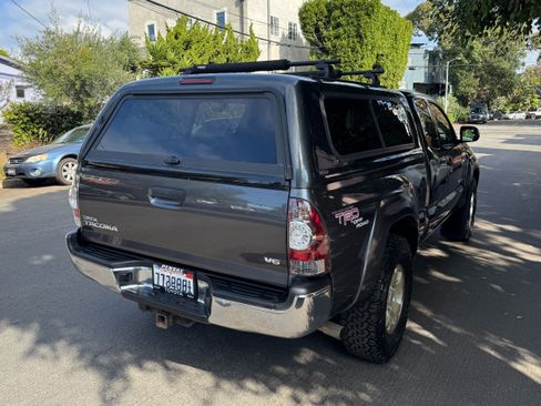 Used 2011 Toyota Tacoma 4x4 Access Cab V6 w/ TRD Off-Road Pkg image 4