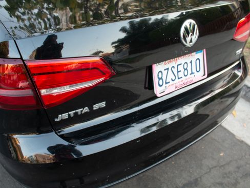 Used 2015 Volkswagen Jetta SE image 4