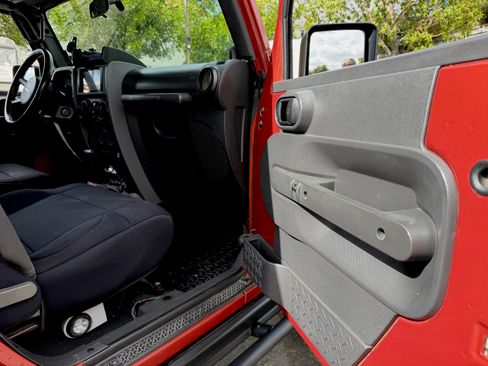Used 2009 Jeep Wrangler Unlimited Rubicon w/ Dual Top Group AWD/4WD image 24
