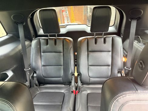Used 2018 Ford Explorer Limited w/ Equipment Group 301A AWD/4WD image 10