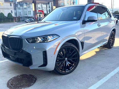 Used 2025 BMW X5 xDrive40i w/ M Sport Package AWD/4WD image 1