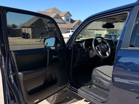 Used 2020 Toyota 4Runner SR5 Premium w/ Moonroof Package image 18