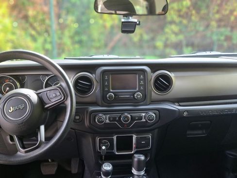 Used 2018 Jeep Wrangler Sport image 19