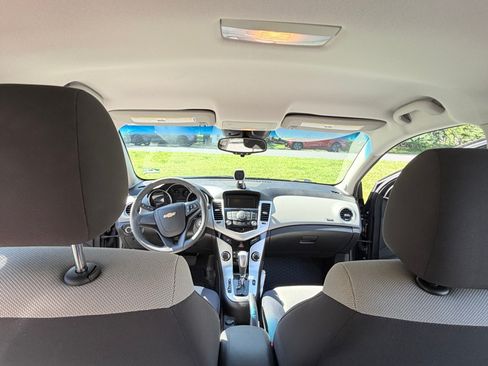 Used 2016 Chevrolet Cruze LS FWD image 9