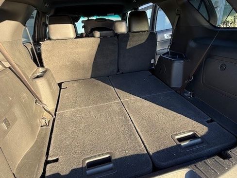 Used 2013 Ford Explorer XLT image 17