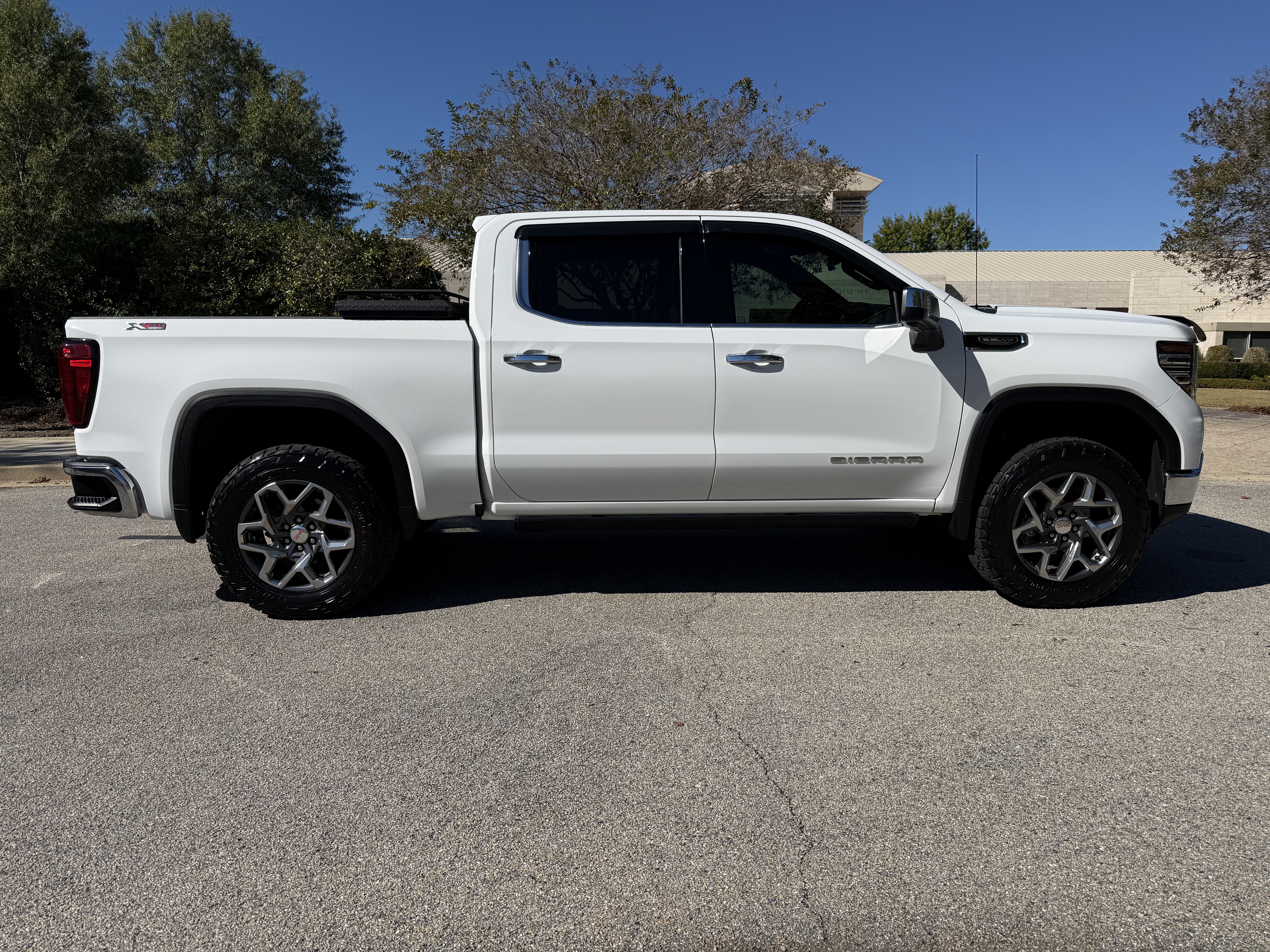 Used 2022 GMC Sierra 1500 SLT w/ SLT Premium Plus Package AWD/4WD image 6