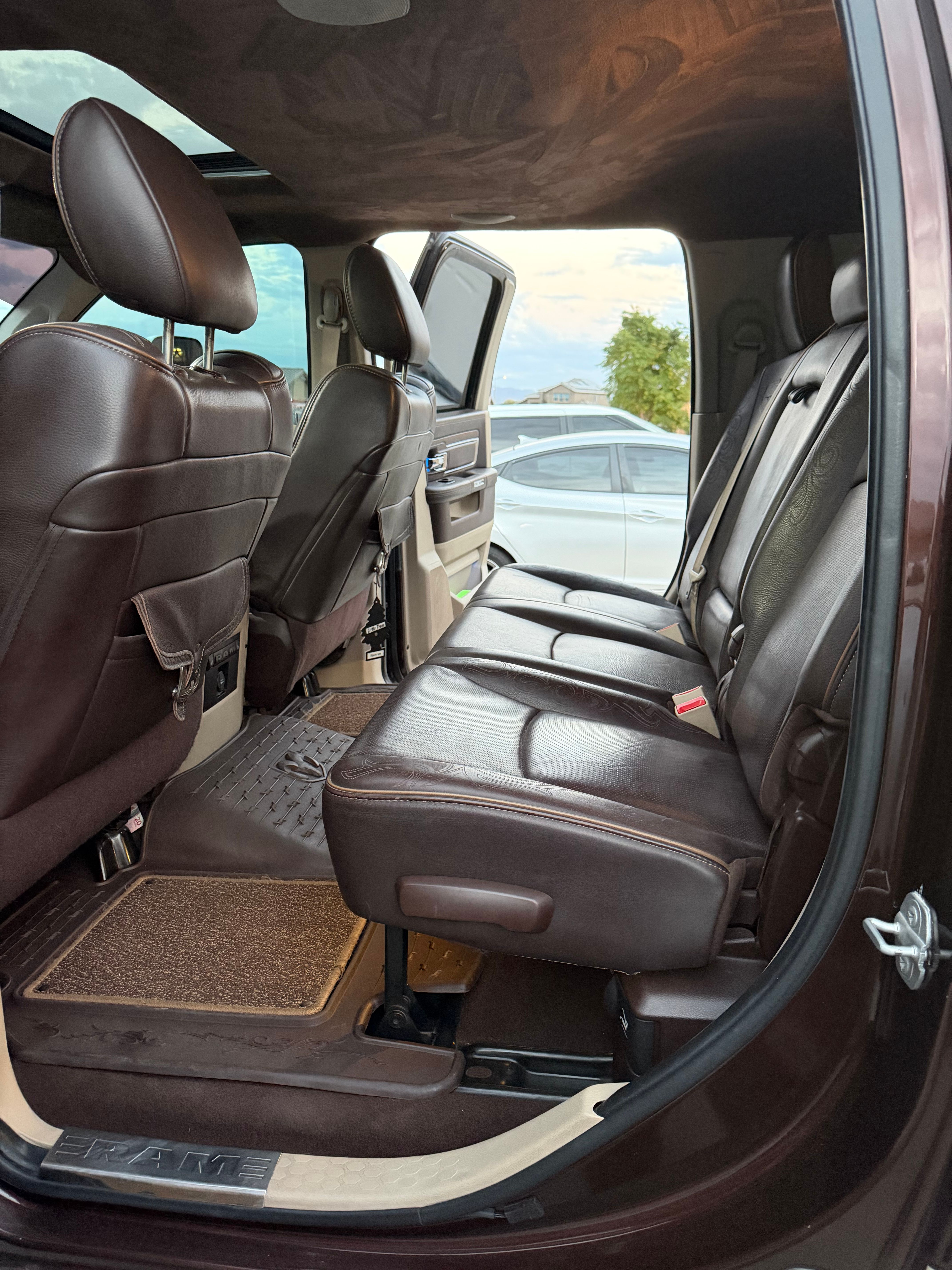 Used 2015 RAM 3500 Laramie Longhorn w/ Convenience Group AWD/4WD image 12