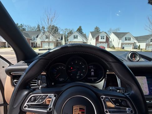 Used 2019 Porsche Macan Sport Edition image 19