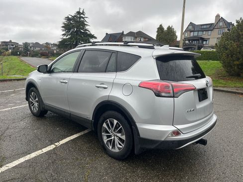 Used 2016 Toyota RAV4 XLE image 2