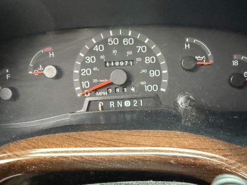 Used 2000 Ford E-150 and Econoline 150 Van image 1