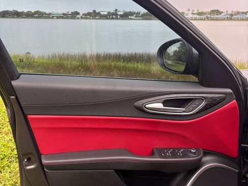 Used 2019 Alfa Romeo Giulia w/ Nero Edizione image 14