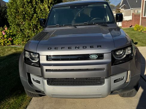 Used 2022 Land Rover Defender 110 image 1