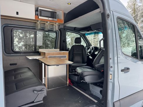 Used 2020 Mercedes-Benz Sprinter 2500 image 6