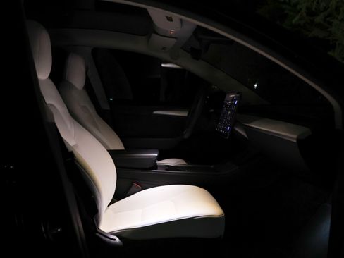 Used 2022 Tesla Model Y Performance image 15