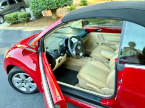 Used 2007 Volkswagen Beetle Convertible w/ Package 1 FWD image 5