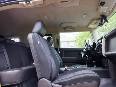 Used 2010 Toyota FJ Cruiser 4WD image 18