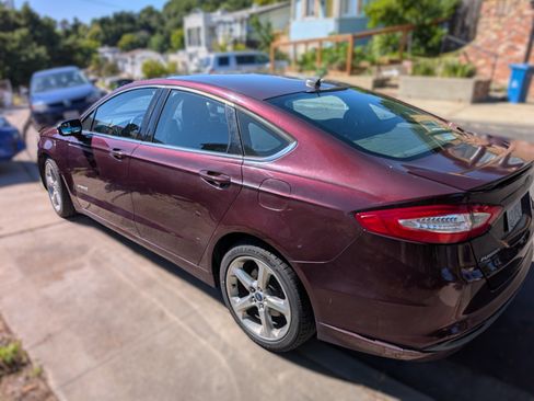 Used 2013 Ford Fusion SE FWD image 8
