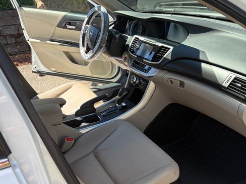 Used 2014 Honda Accord Touring image 18
