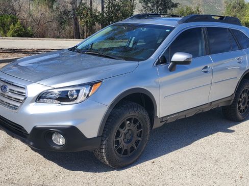 Used 2017 Subaru Outback 2.5i Limited image 2