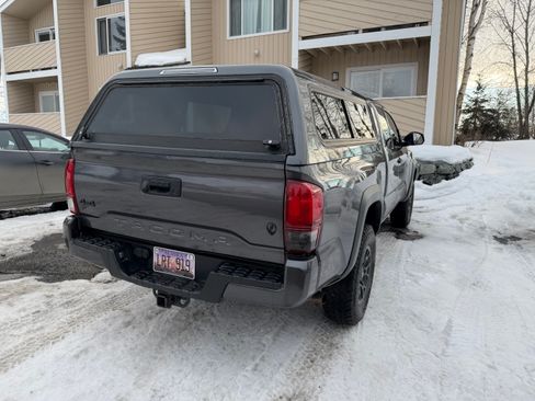 Used 2022 Toyota Tacoma SR w/ SX Package image 11