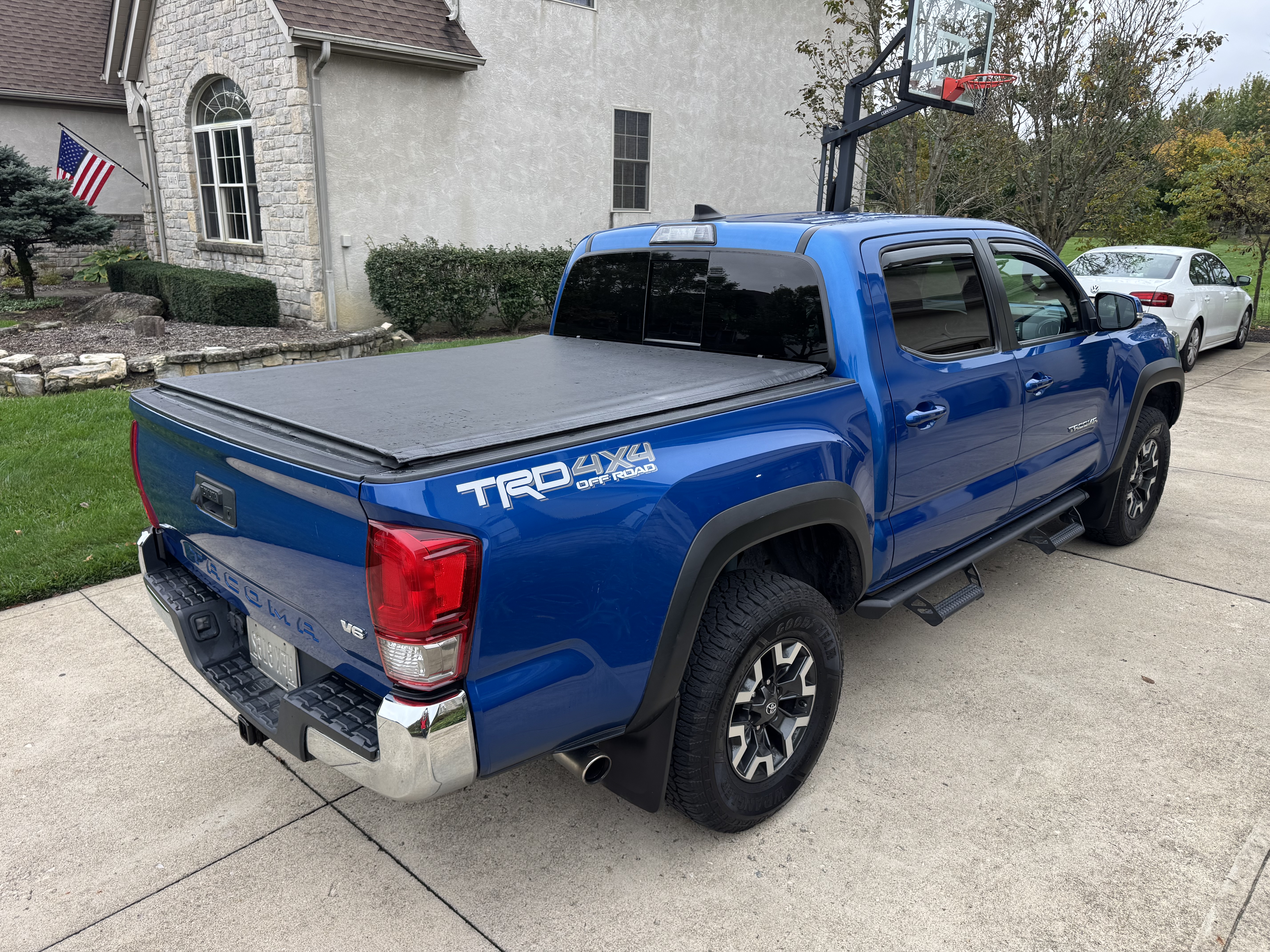 Used 2017 Toyota Tacoma TRD Off-Road w/ Tow Package (A/T) AWD/4WD image 5