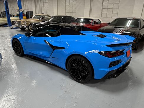 Used 2024 Chevrolet Corvette Z06 RWD image 25