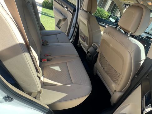 Used 2011 Kia Sorento LX image 10