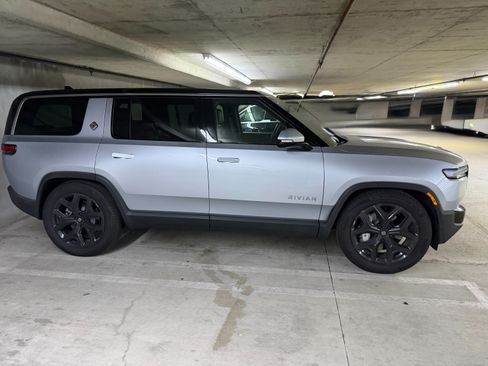Used 2025 Rivian R1S Adventure image 9