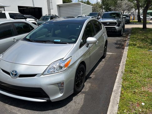 Used 2012 Toyota Prius Three FWD image 16