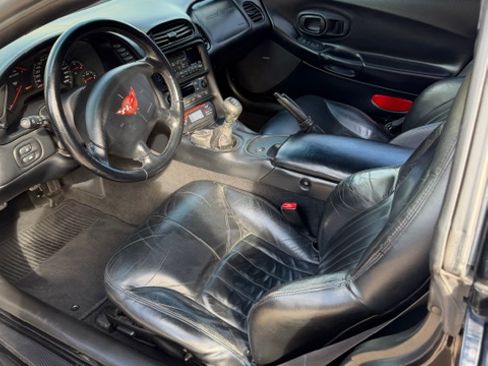 Used 1997 Chevrolet Corvette Coupe w/ Memory Pkg image 8