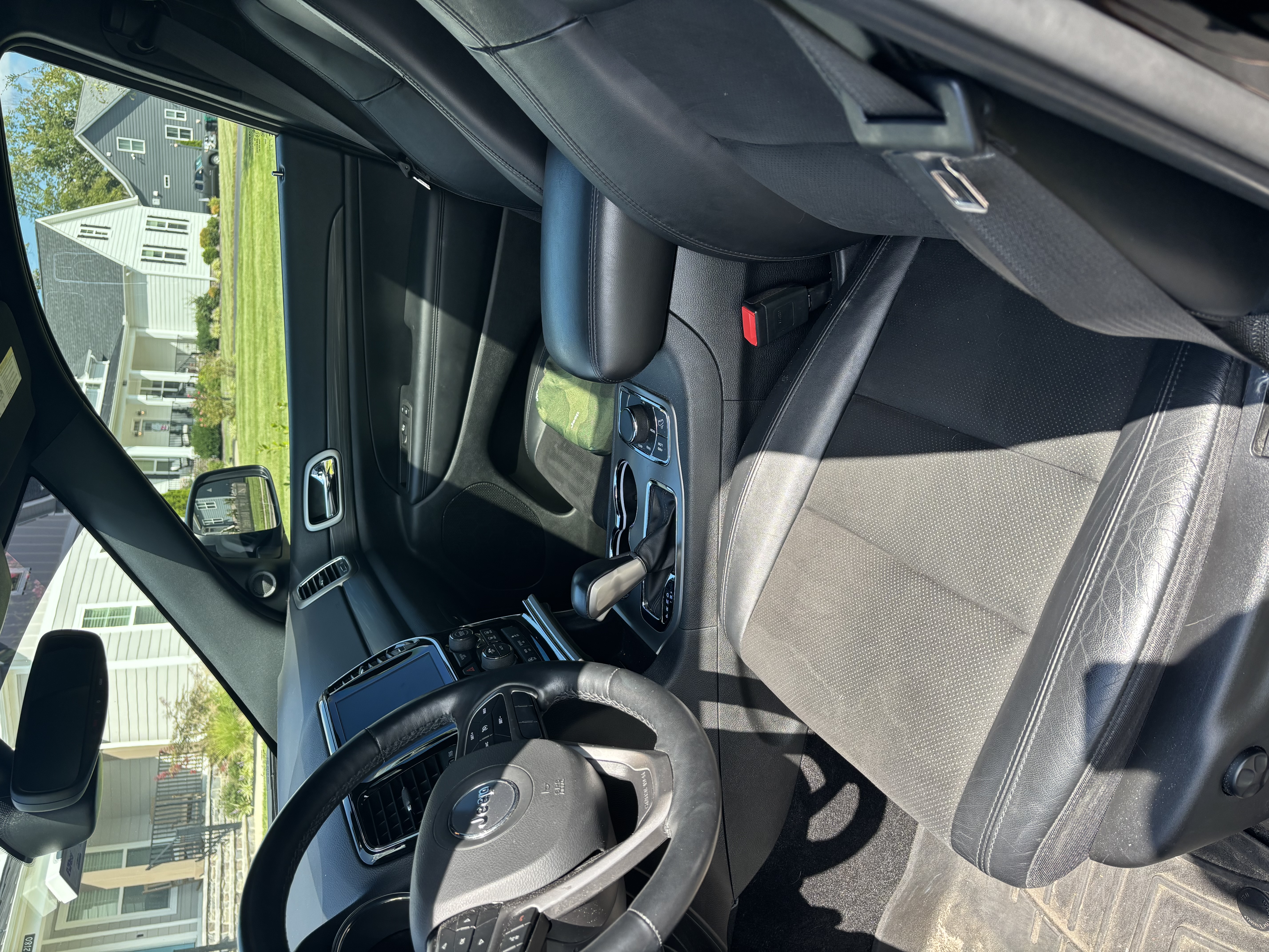 Used 2022 Jeep Grand Cherokee Laredo X AWD/4WD image 5