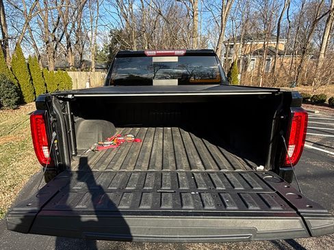 Used 2019 GMC Sierra 1500 SLT image 16