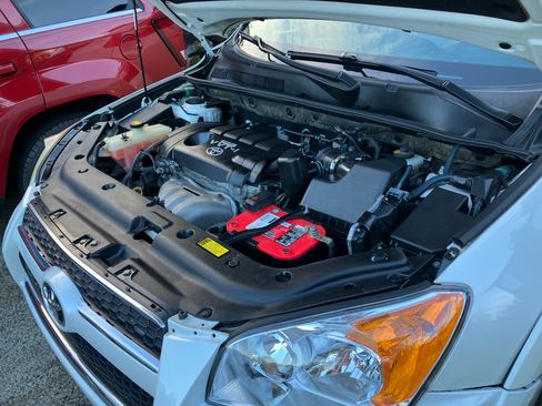 Used 2010 Toyota RAV4 Limited image 26