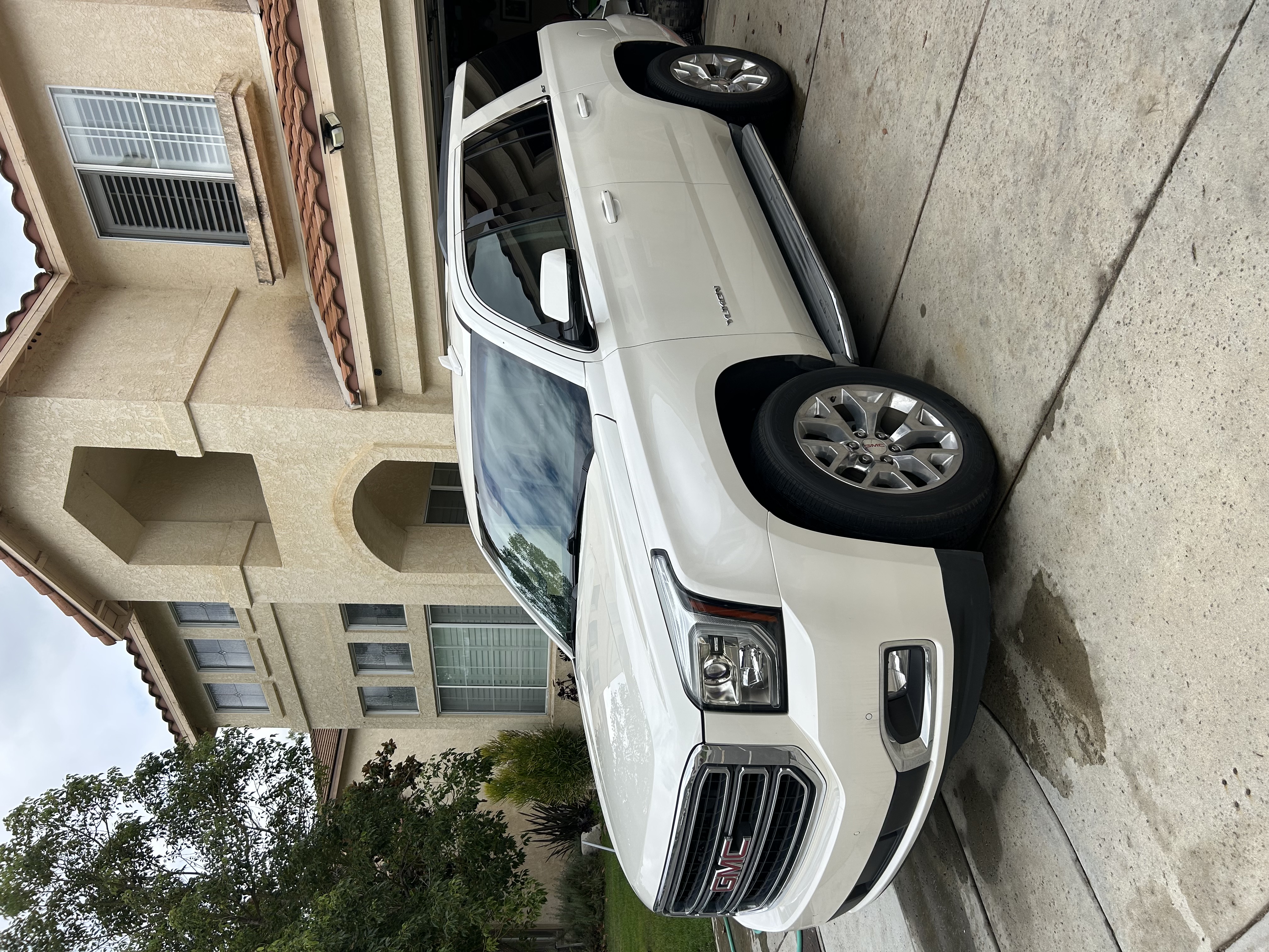 Used 2015 GMC Yukon SLT w/ Open Road Package RWD image 1
