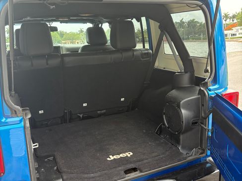 Used 2014 Jeep Wrangler Unlimited Sahara AWD/4WD image 10